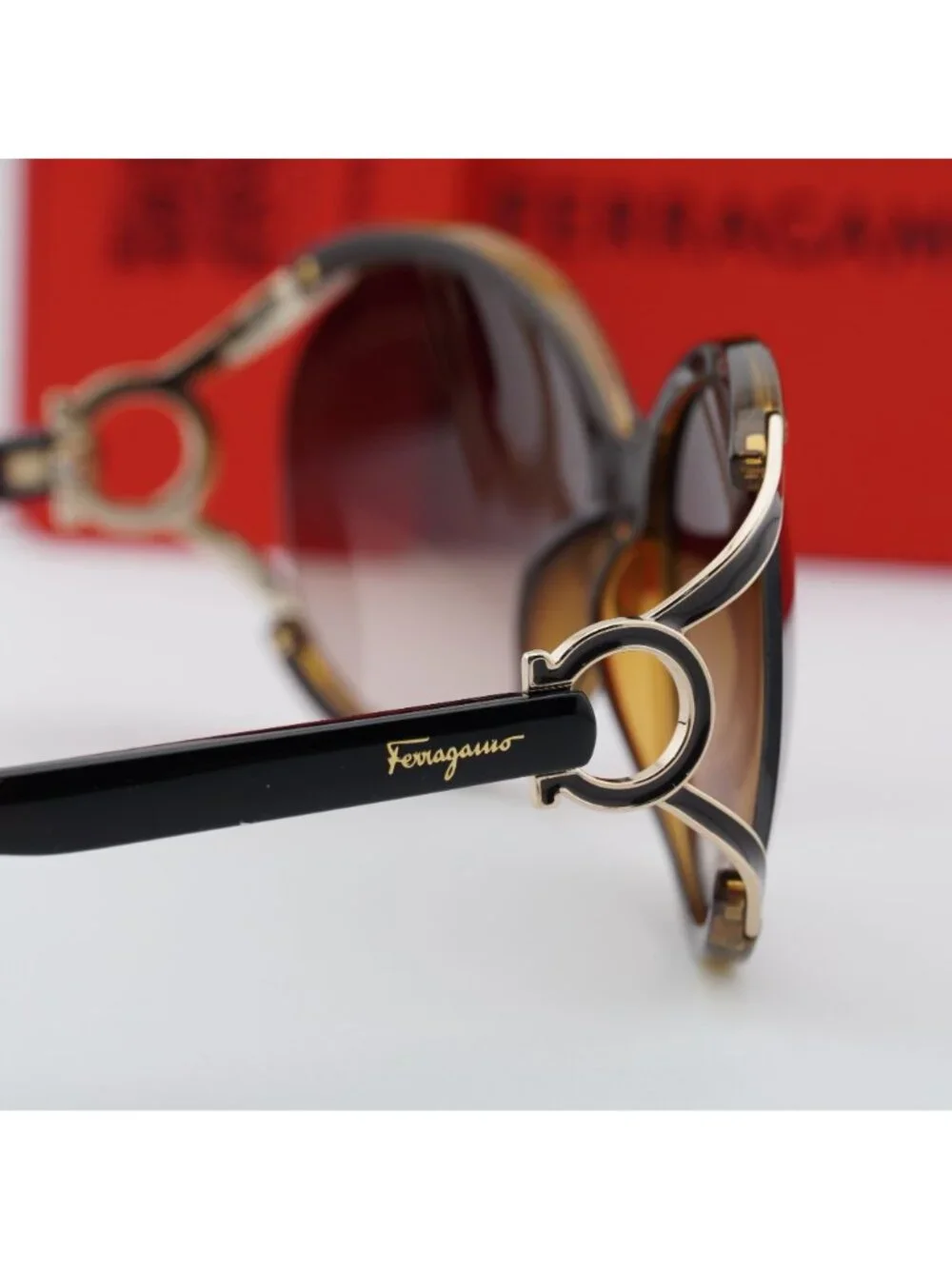 Salvatore Ferragamo SF600S 220 Oval Sunglasses - Brown/Brown Gradient